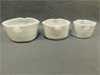 Potter Bowls Three glazed pottery bowls,