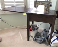 D - FLEETWOOD CABINET SEWING MACHINE (M105)