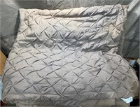 USED Martha Stewart Full/Queen-Size Comforter