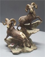 Big Horn sheep porcelain figurine. Measures: 8.5"