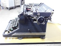 VINTAGE UNDERWOOD TYPEWRITER