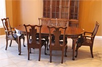 Beautiful Traditional Dining Room Table & 6 Chairs