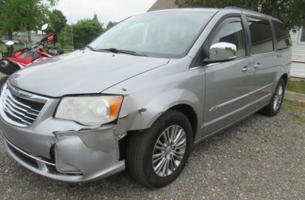 2014 Chrysler Town & Country Limited 139,317