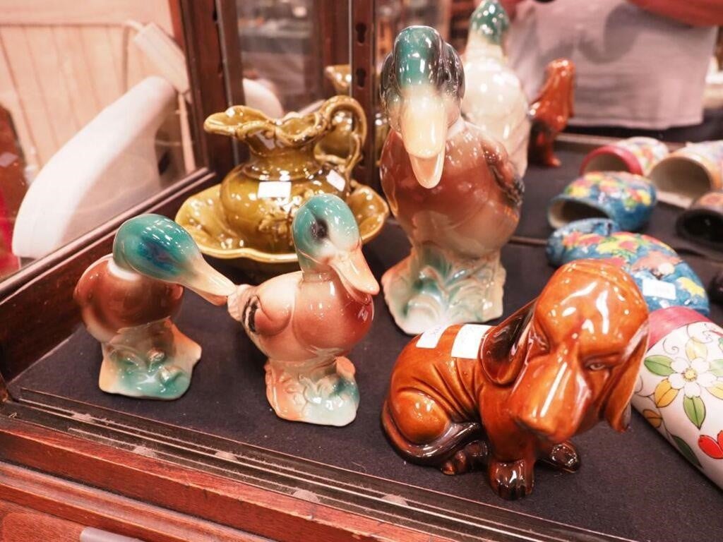 Six pieces of art pottery: three are duck mother
