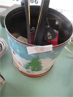 Christmas tin with master lock