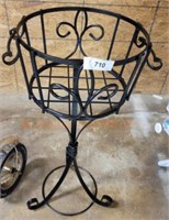 WROUGHT IRON PLANT STAND 13X30