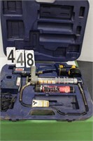 Lincoln Grease Gun In Case W/ 1 Charger 2-
