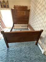 Antique Victorian-style full bed