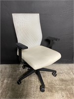 Con Maxim chair in white