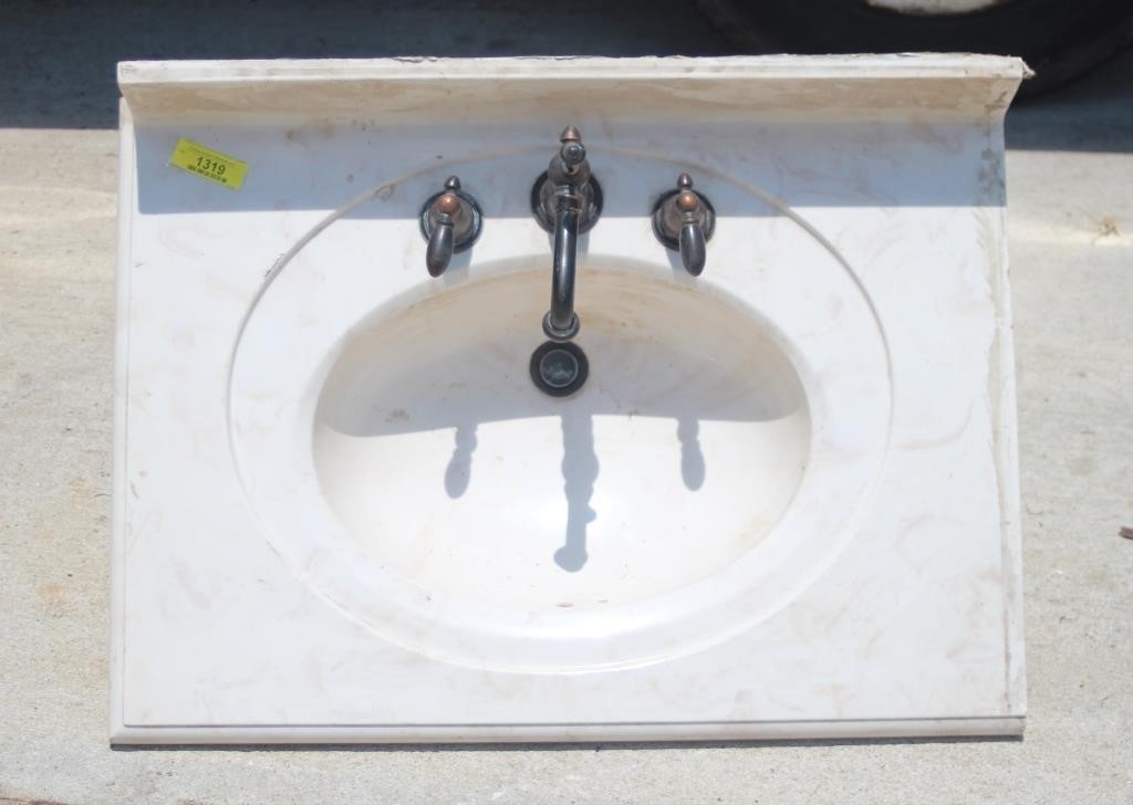 Sink w/ Nice Faucet