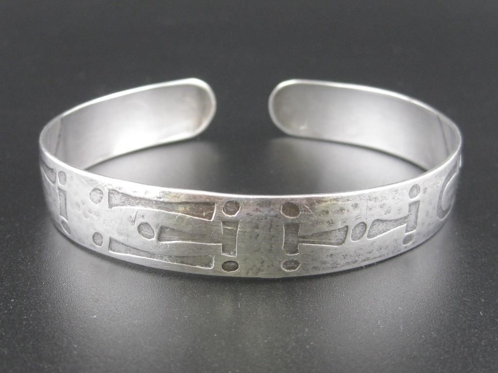 Sterling Silver Vtg. Bracelet Hallmarked