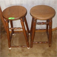 2 OAK BARSTOOLS 25"