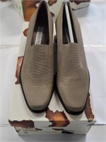 Donald J Pliner - (Size 7) Shoes