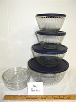 Nesting Pyrex Bowls