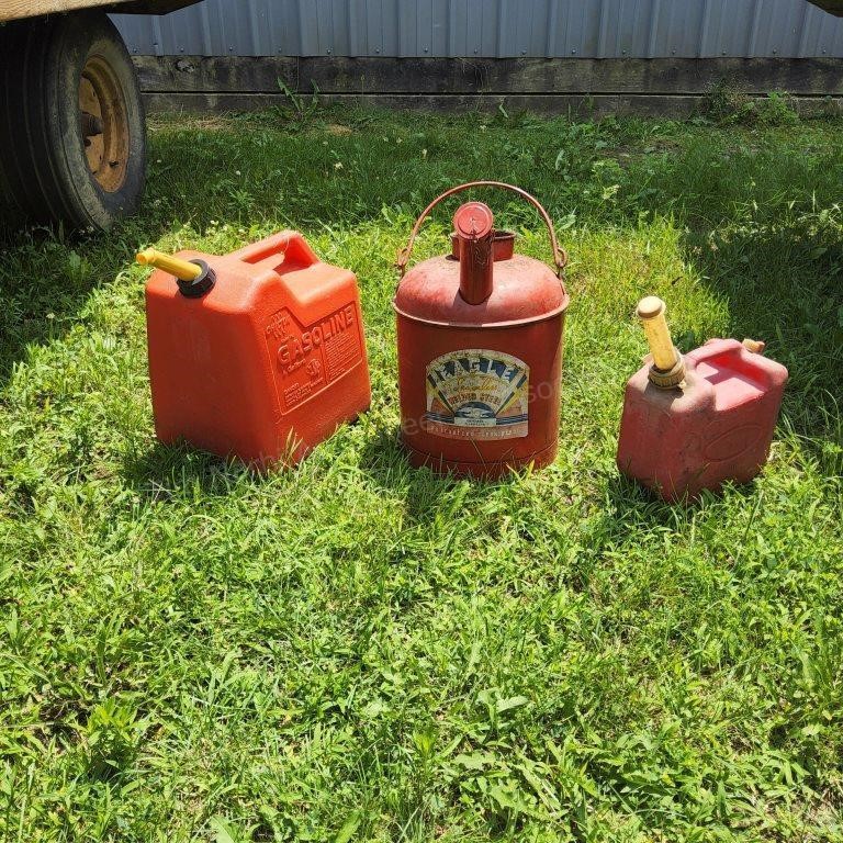 YD 3Pc 1-Metal Gas cans 2-Plastic