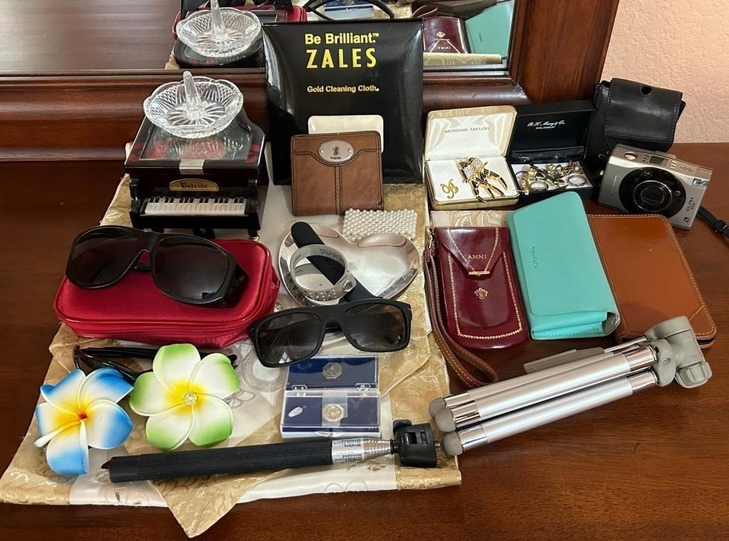 Z - TRIPOD, CAMERA, SUNGLASSES,  COLLECTIBLES (M5)