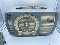 Working 1956 Zenith Radio.