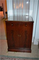 2 door mahogany liquor cabinet
