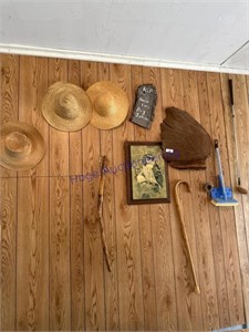 HALF WALL(LEFT SIDE)--OWL PICTURE, STRAW HATS,