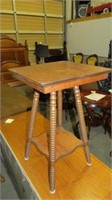 SMALL OAK BIBLE TABLE W/SPINDLE LEGS