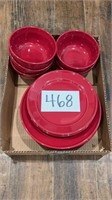 Set of red dishes, Mainstay