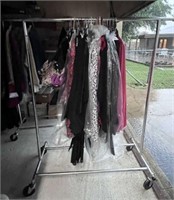 ADJUSTABLE HEIGHT ROLLING CLOTHES RACK