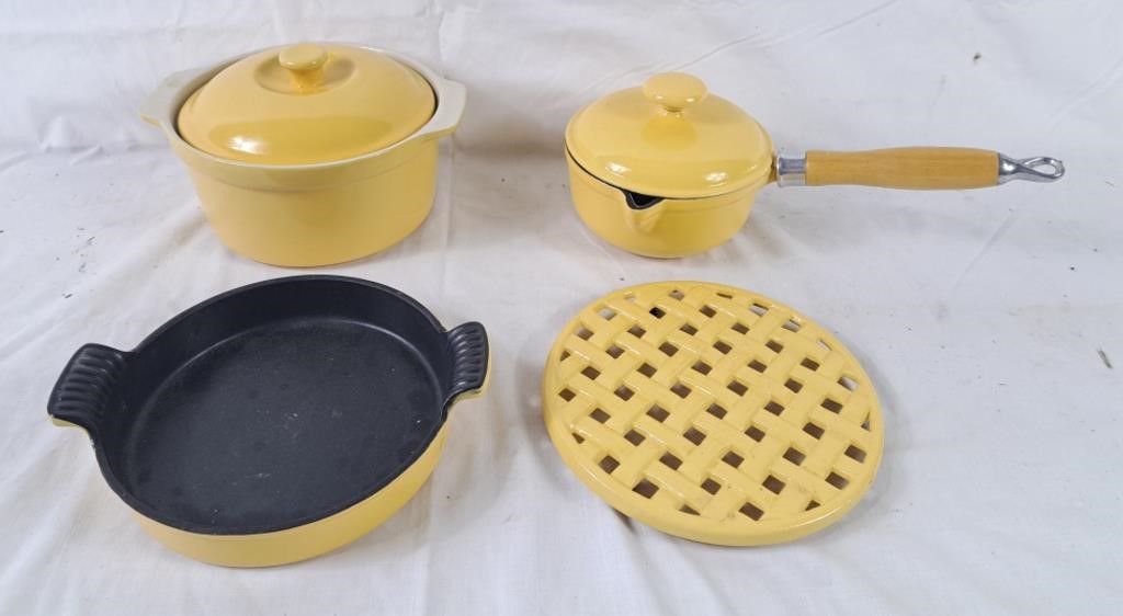 Yellow cast iron small pot, cast small dip /