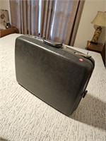 Samsonite suitcase 
19x28x8
