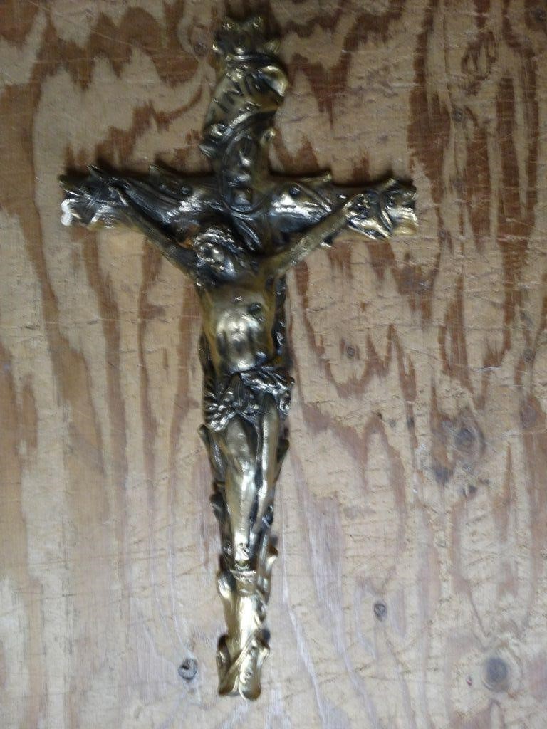 20" x 10" Resin & Wood Crucifix