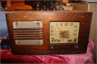 FARNWORTH MODEL EF-451 RADIO, MADE IN U.S.A.