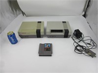 2 consoles Nintendo NES avec jeu