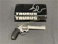 TAURUS TRACKER .22LR CAL. 12-SHOT REVOLVER