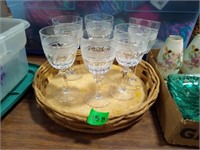 6 Crystal 4oz wine glasses & tray