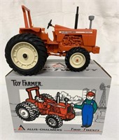 1/16 Allis-Chalmers Two-Twenty Tractor w/Box