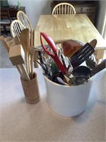 Large lot of kitchen utensils
