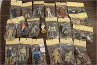 CHOICE OF ROWS OF STAW WARS FIGURINES