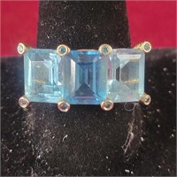 10k Gold Ring with blue colored stones sz 10,