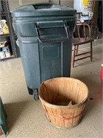 Rubbermaid Trash Can, Apple Basket
