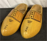 C8) vintage, 1970s VZ Holland Dutch wooden shoes,