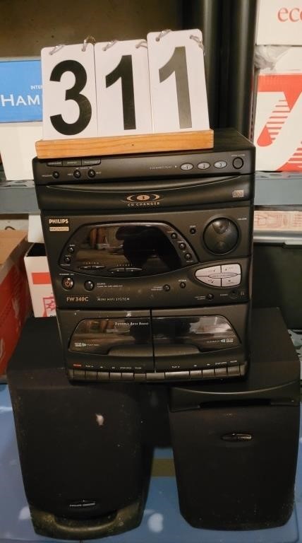 Phillips Magnavox Stereo System