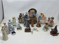 Assortment of figurines, including Lefton