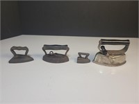 4x Vintage Mini sad irons