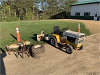 International CUb Cadet 1000 Garden Tractor