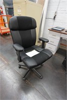 black vinyl swivel office chairs, adjustable