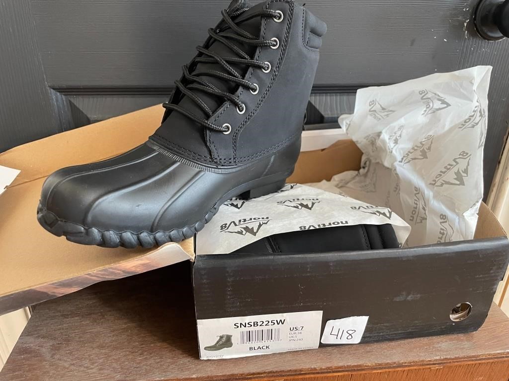 NEW duckboots style boots  SZ US 7