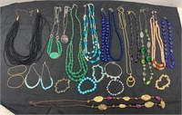 LARGE LOT OF COSTUME JEWELERY NECKLACES BRACLETS