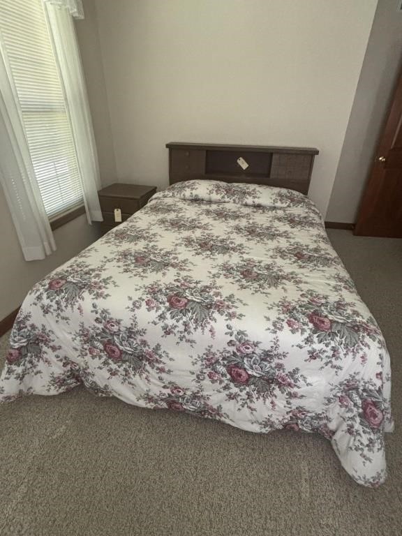 4 PC BEDROOM SET, FULL BED, 2 DRESSERS, & BED TABE
