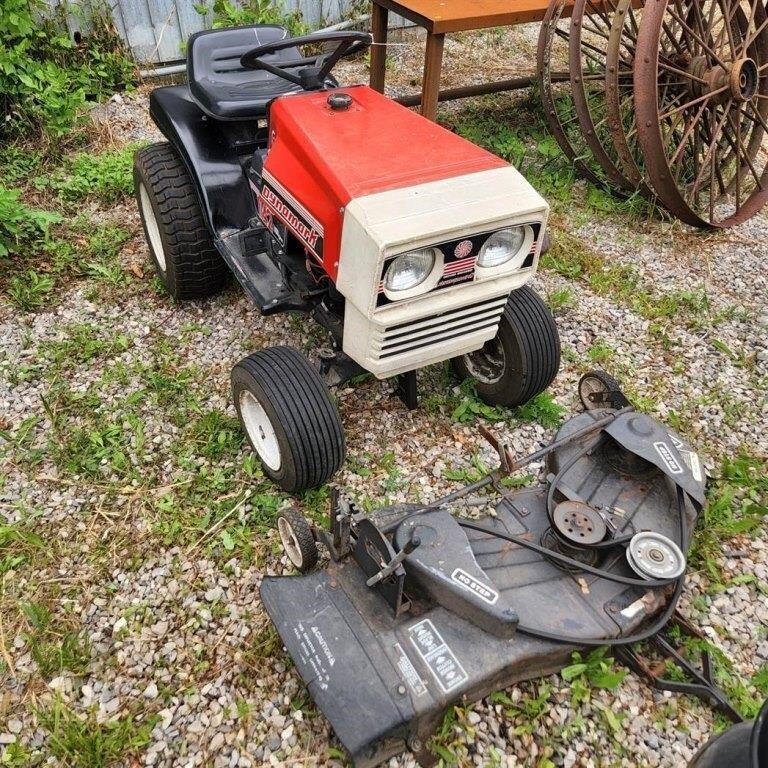 Dynamark 1142 Lawn Tractor