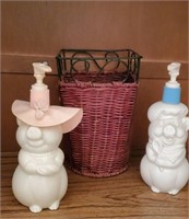 Pig soap dispensers with basket