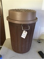 Plastic Garbage Can w/lid